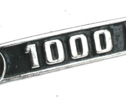 Hliníkový orig.štítek 1000 MB na z.kapotu