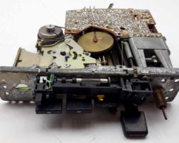 Autoradio s kazet.přehrávačem s mechanickými předvolbami - na součástky