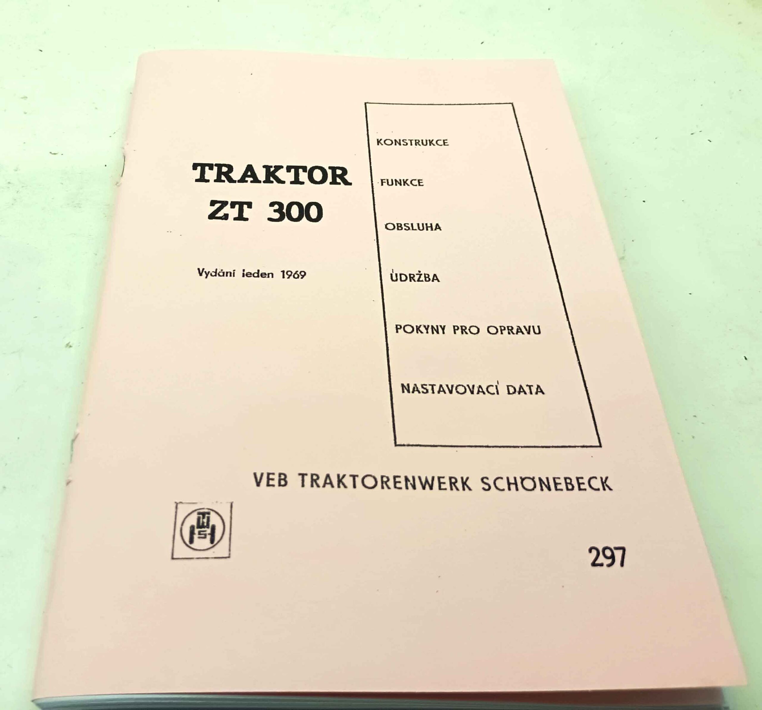 Traktor ZT 300 -Konstrukce, funkce, obsluha, údržba, pokyny pro opravu a nastavovací data. Reprint.