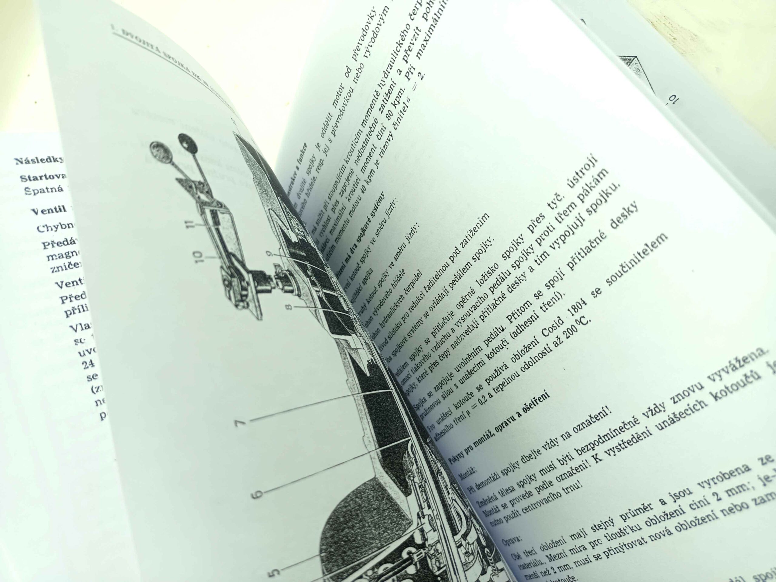 Traktor ZT 300 -Konstrukce, funkce, obsluha, údržba, pokyny pro opravu a nastavovací data. Reprint. - Image 10
