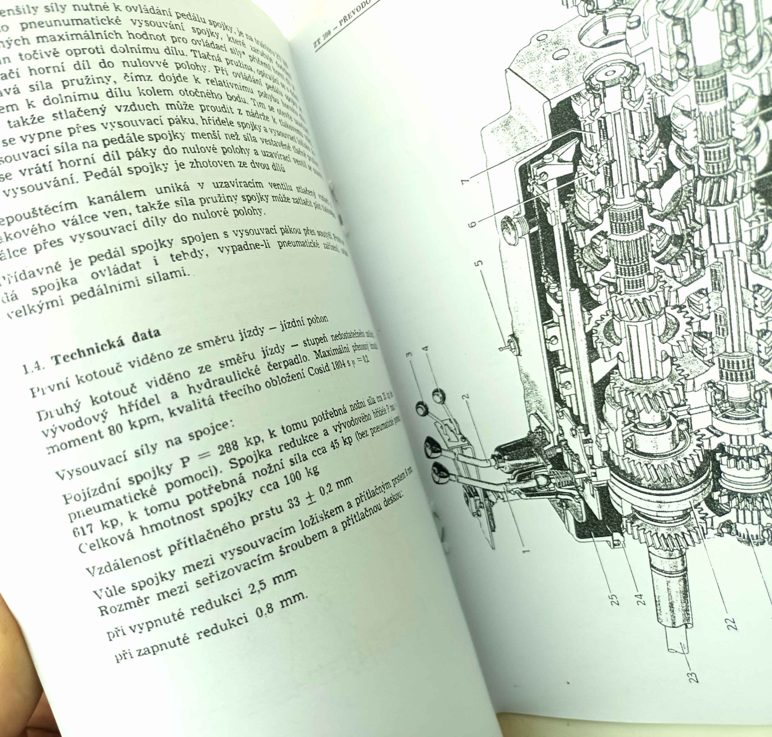 Traktor ZT 300 -Konstrukce, funkce, obsluha, údržba, pokyny pro opravu a nastavovací data. Reprint. - Image 3