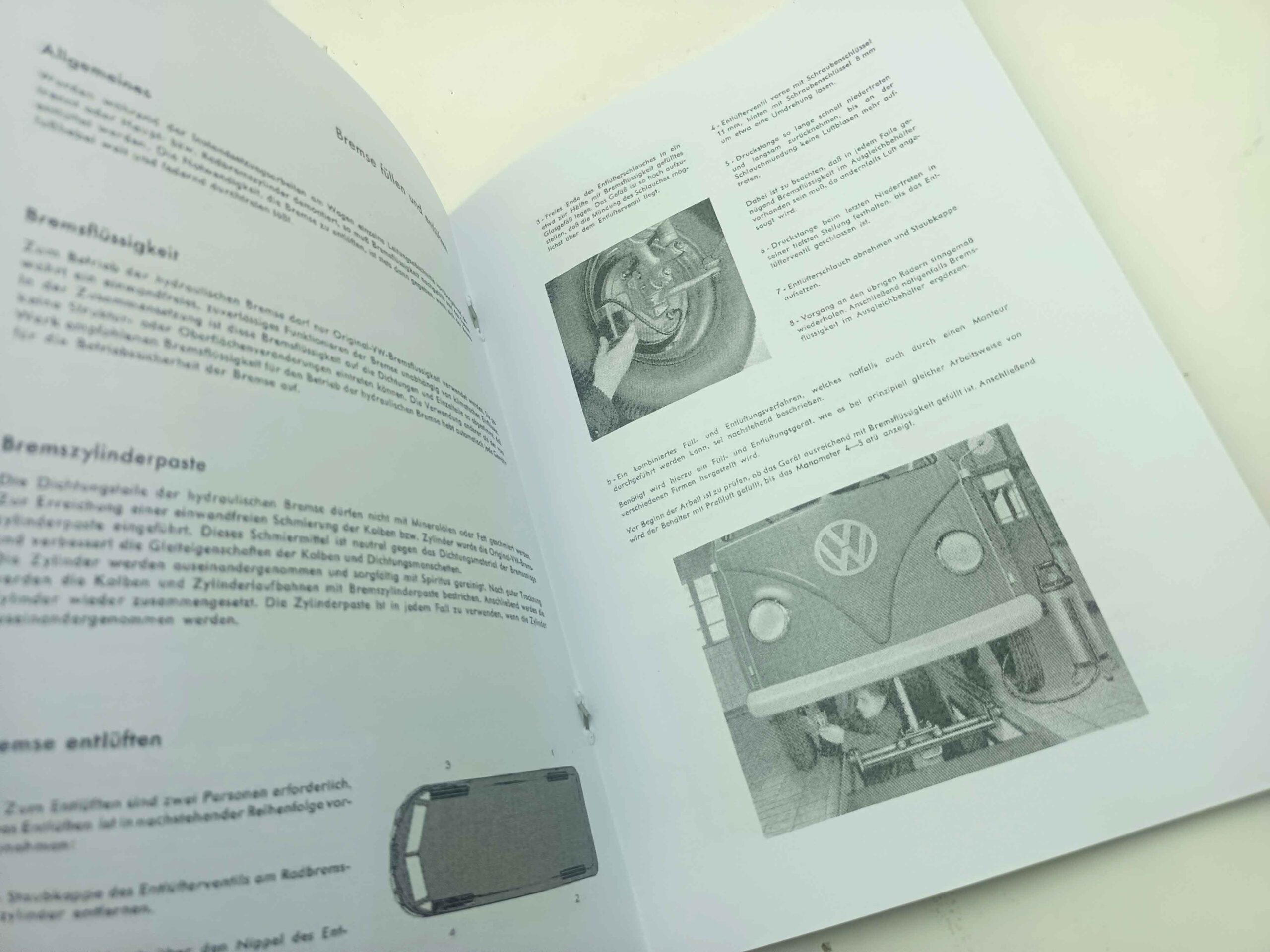 Volkswagen typ 2 - T1 busik - Opravářský manuál pro převodovku, diferenciál nápravy, brzdy a řízení a kola reprint. - Image 6